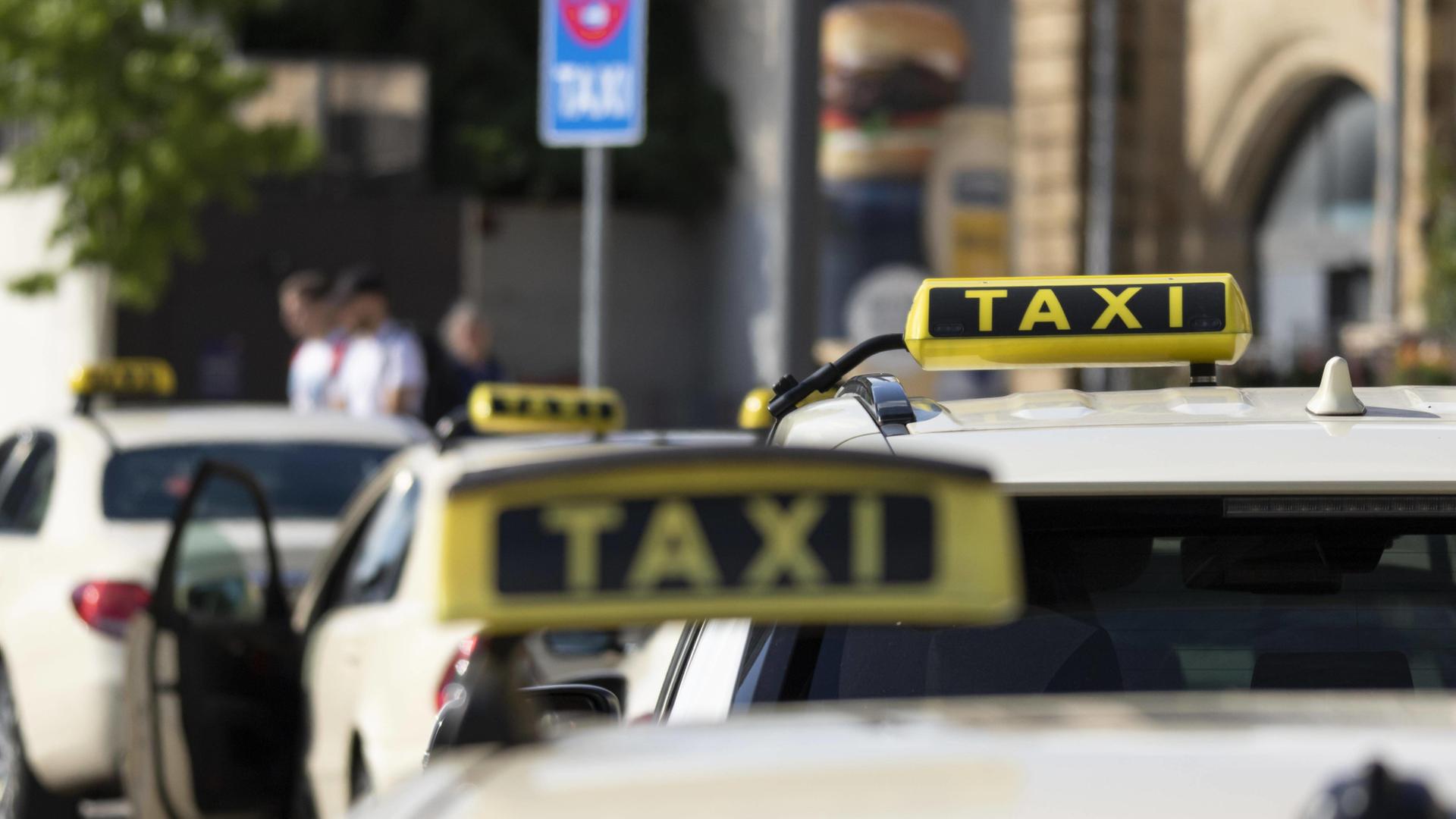 Taxifahrten: Hamburg startet Test mit flexiblen Festpreisen