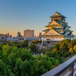 Blick auf die Skyline der japanischen Millionenstadt Osaka.