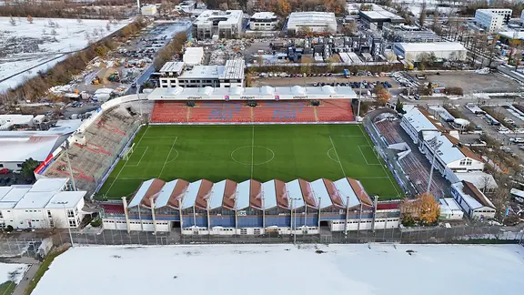 Der Uhlsport-Park, das Stadion des Fußball-Drittligisten SpVgg Unterhaching | IMAGO / Ulrich Wagner Der Uhlsport-Park, das Stadion des Fußball-Drittligisten SpVgg Unterhaching