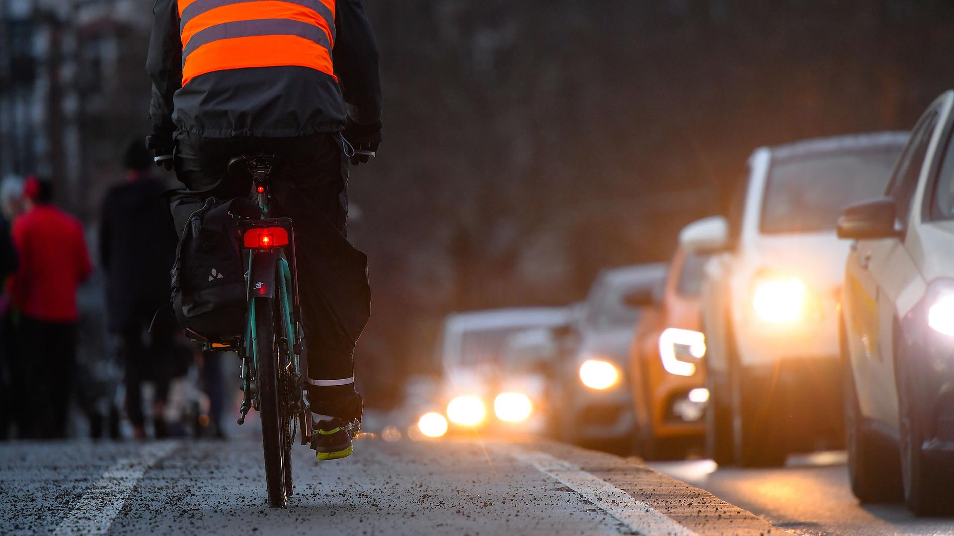 Fahrradkontrollen vor Schulen: Polizei stellt etliche Mängel fest