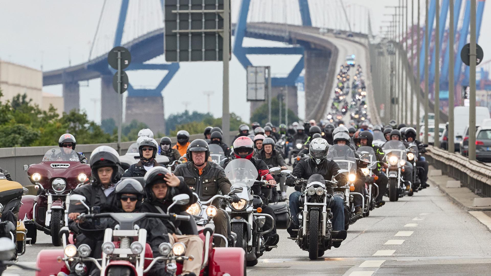 Hamburg: Finale der Harley Days mit Parade durch die Stadt