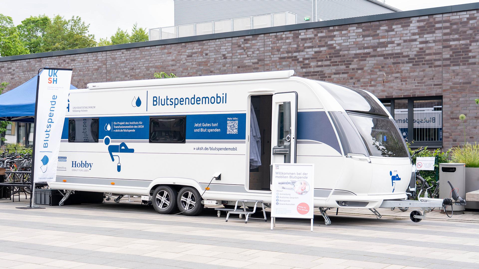 Blutspenden im Wohnwagen: UKSH startet Blutspendemobil