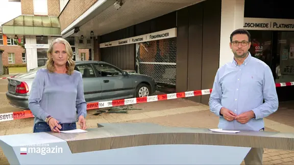 Moderatorin Harriet Heise und Moderator Christopher Scheffelmeier im Studio