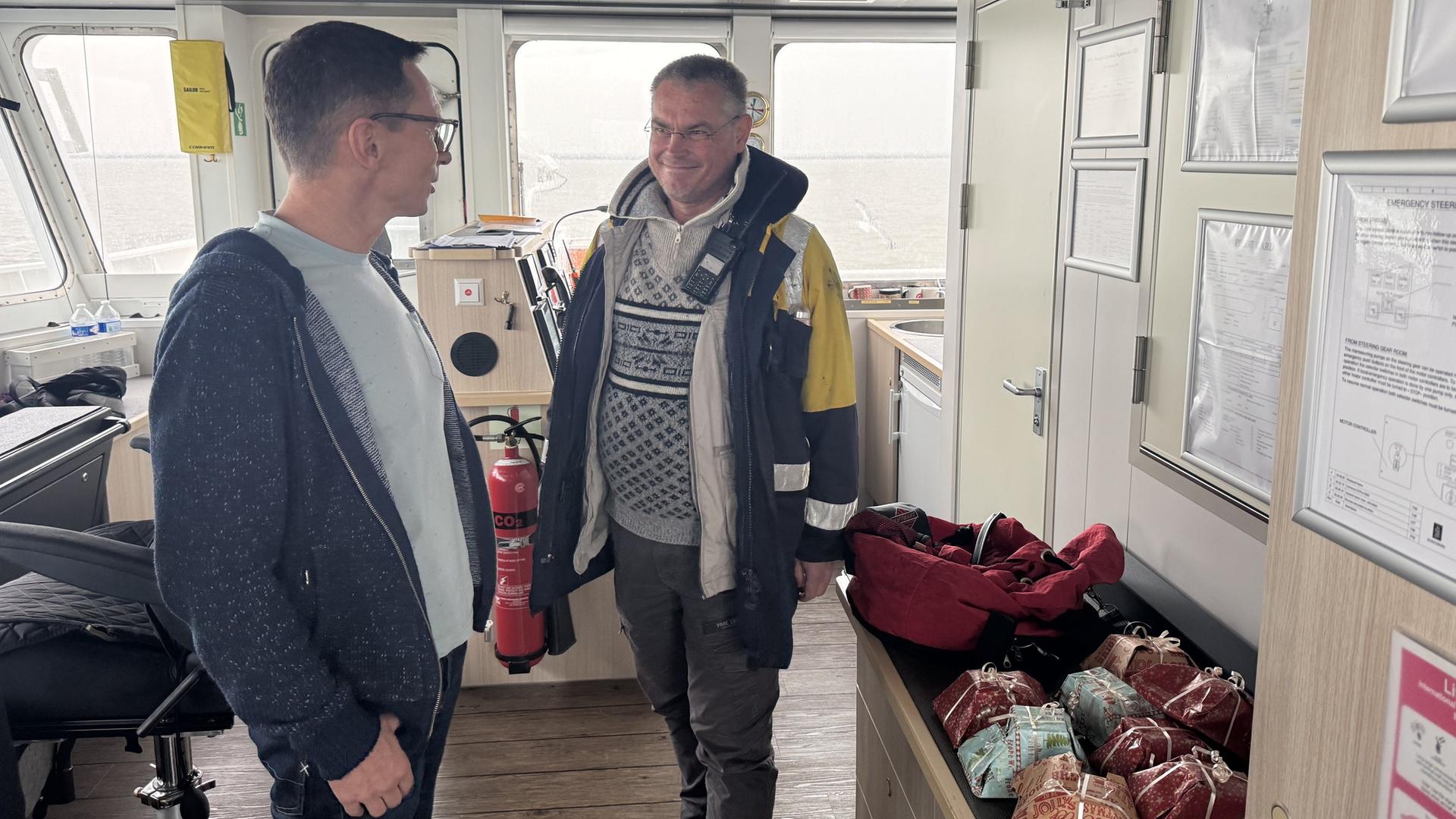 Nord-Ostsee-Kanal: Wenn Lotsen Weihnachtsmann spielen dürfen