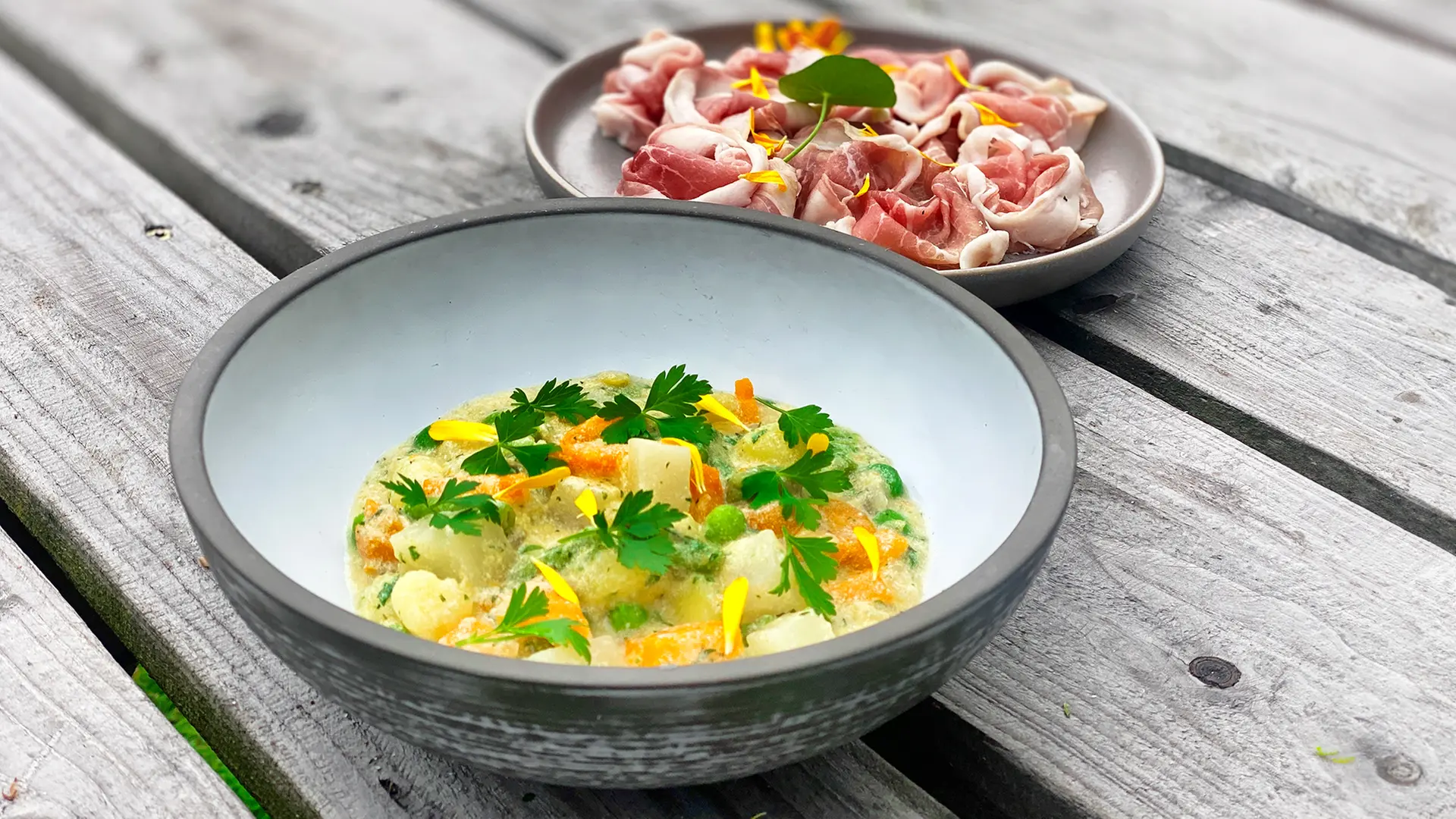 Schnüsch mit Gartengemüsen und Katenschinken | ndr.de