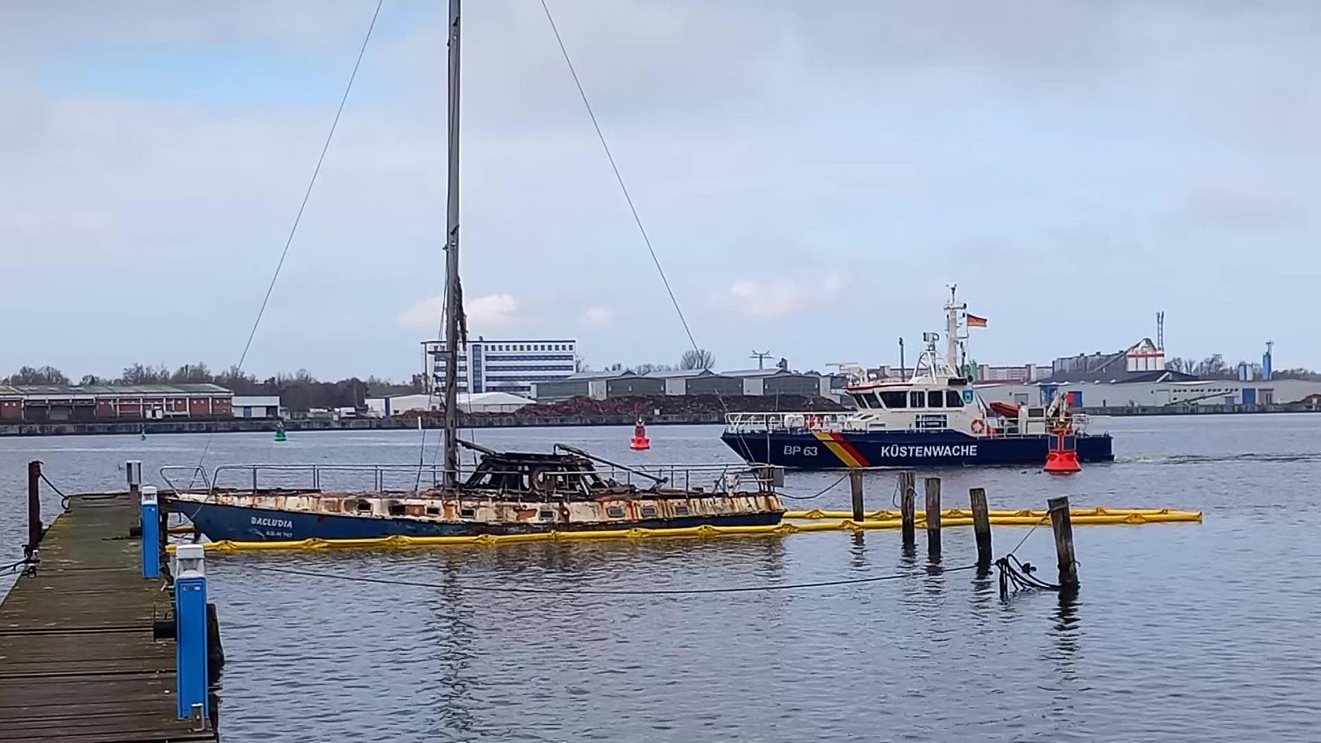 Rostock-Langenort: Feuer auf alter Segeljacht
