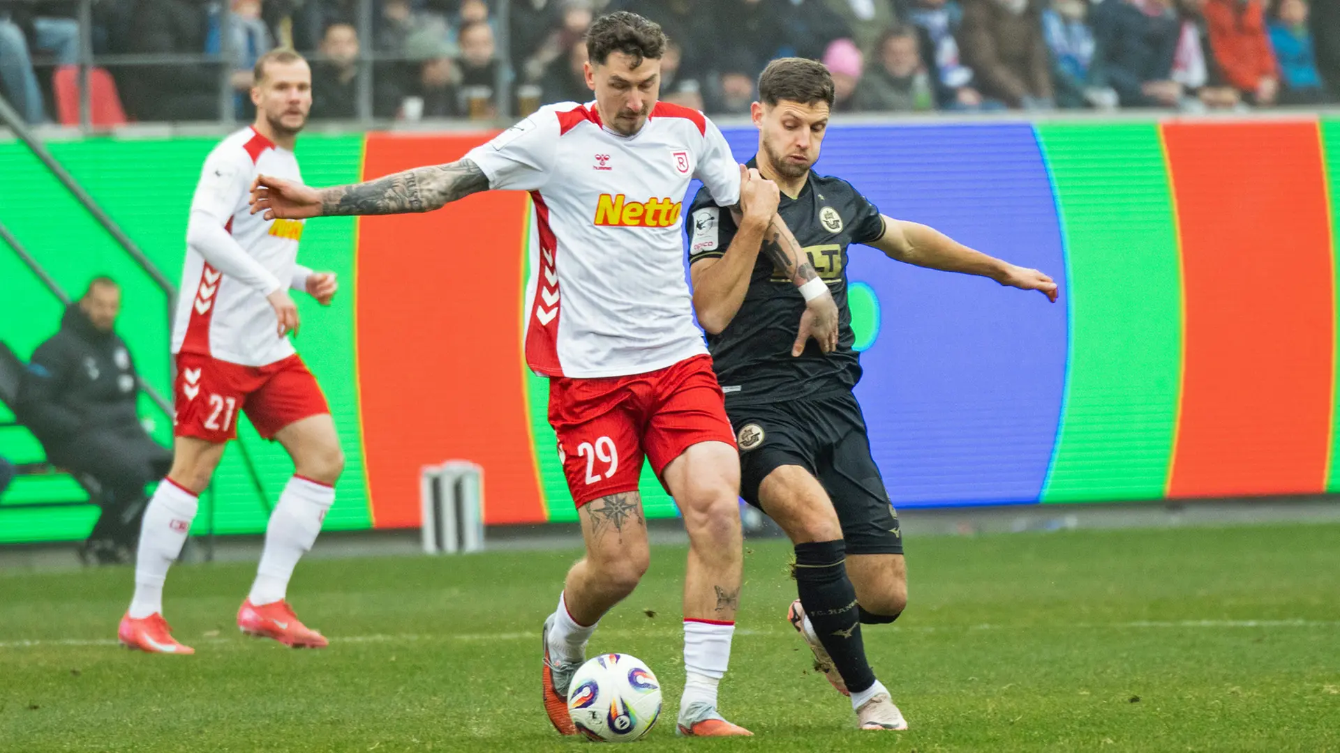 Hansa Rostock siegt in Regensburg klar - die Tore der Partie