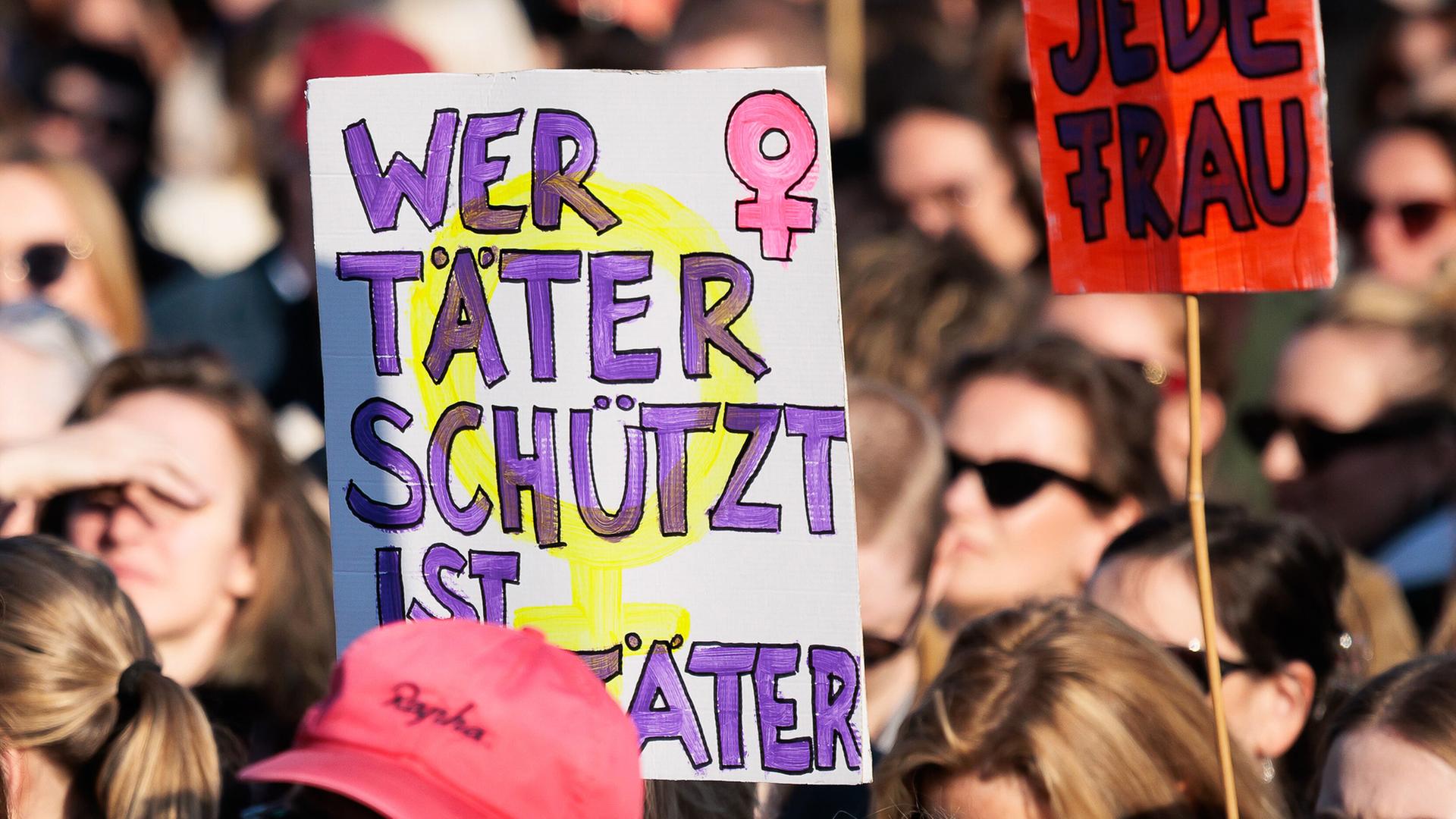 Demo gegen sexualisierte Gewalt in Hamburg – ohne Collien Fernandes