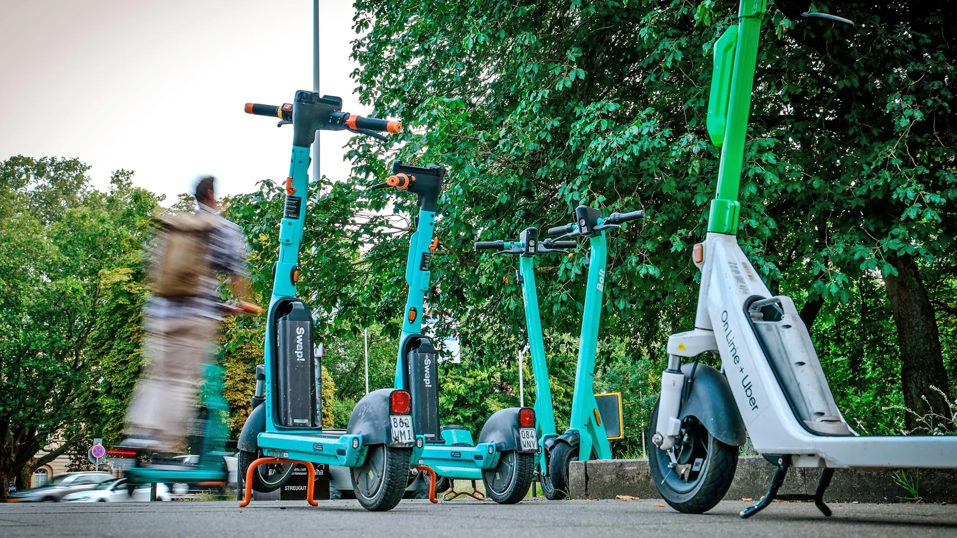 E-Scooter: Diese Bußgelder drohen beim Fahren zu zweit und beim falschen Abstellen