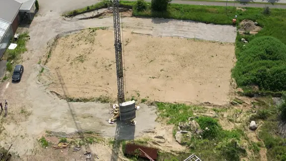 Ein kran auf einer Baustelle