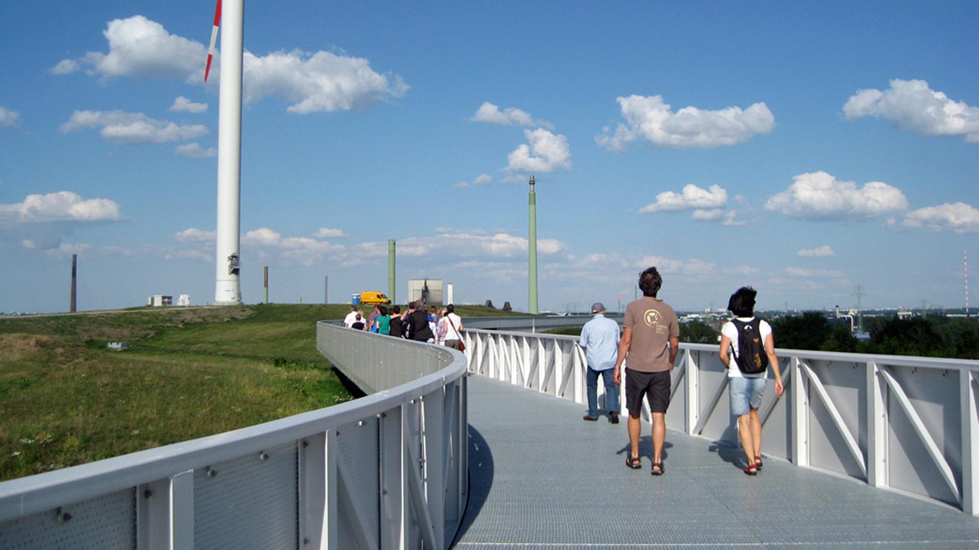 Spaziergänger auf dem Energieberg in Hamburg-Georgswerder | NDR, Gitte Alpen