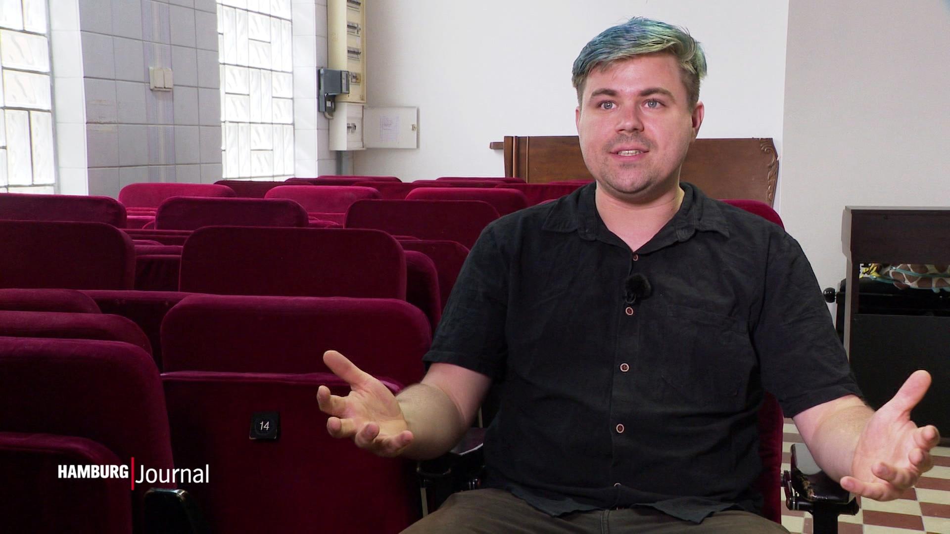 Der Miskatonic Theater Betreiber Lars Henriks. | Screenshot