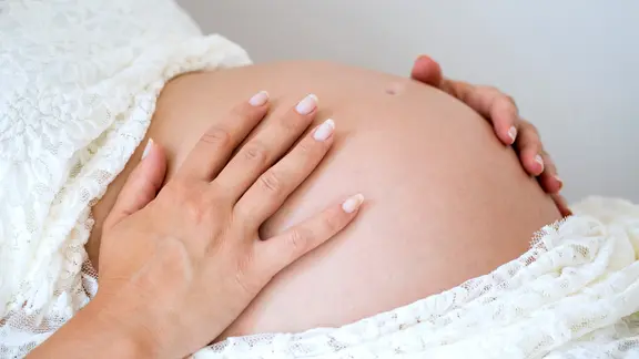 Bauch einer schwangeren Frau.