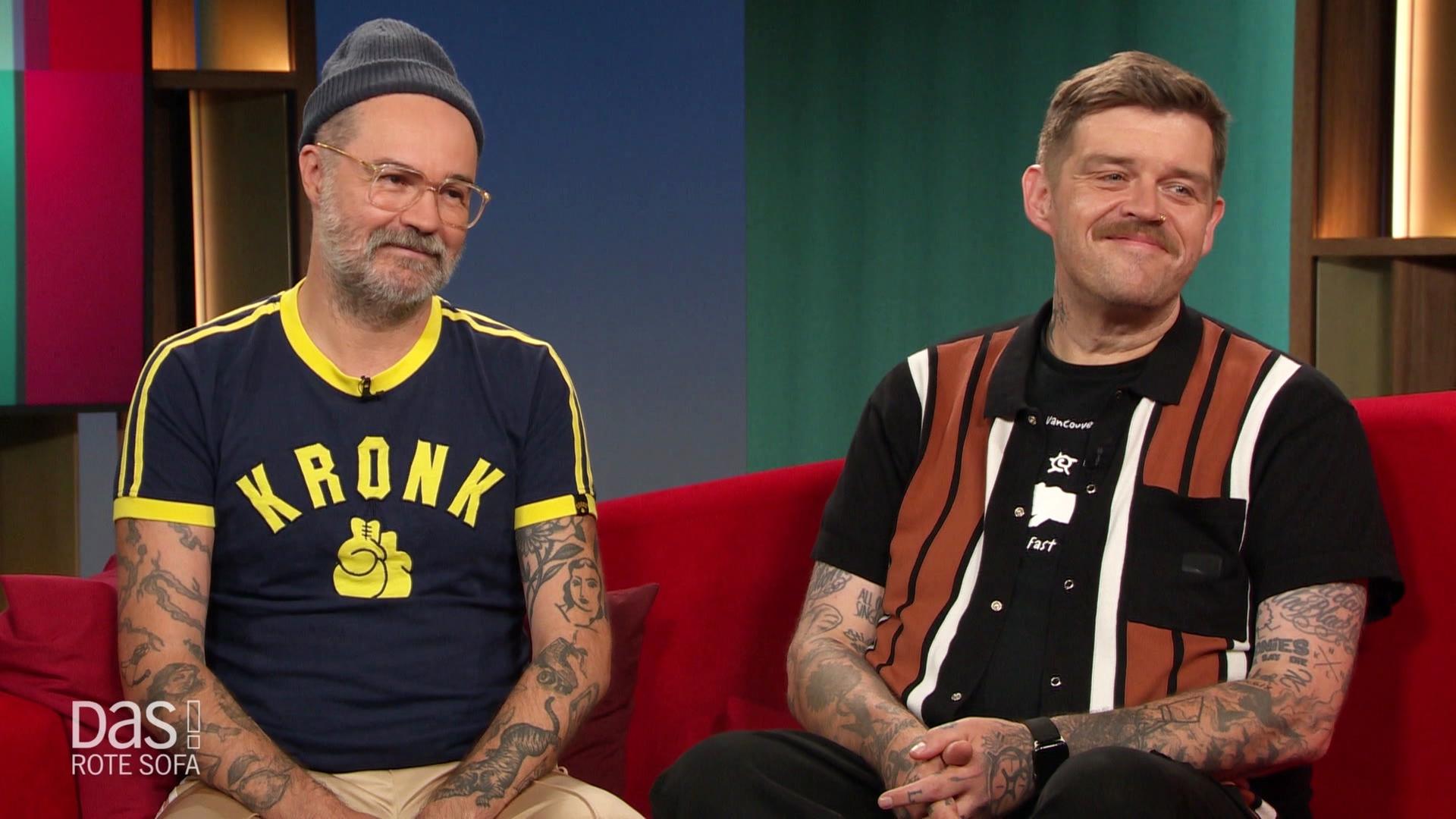 Nicholas Müller und Sascha Eigner von Jupiter Jones auf dem Roten Sofa