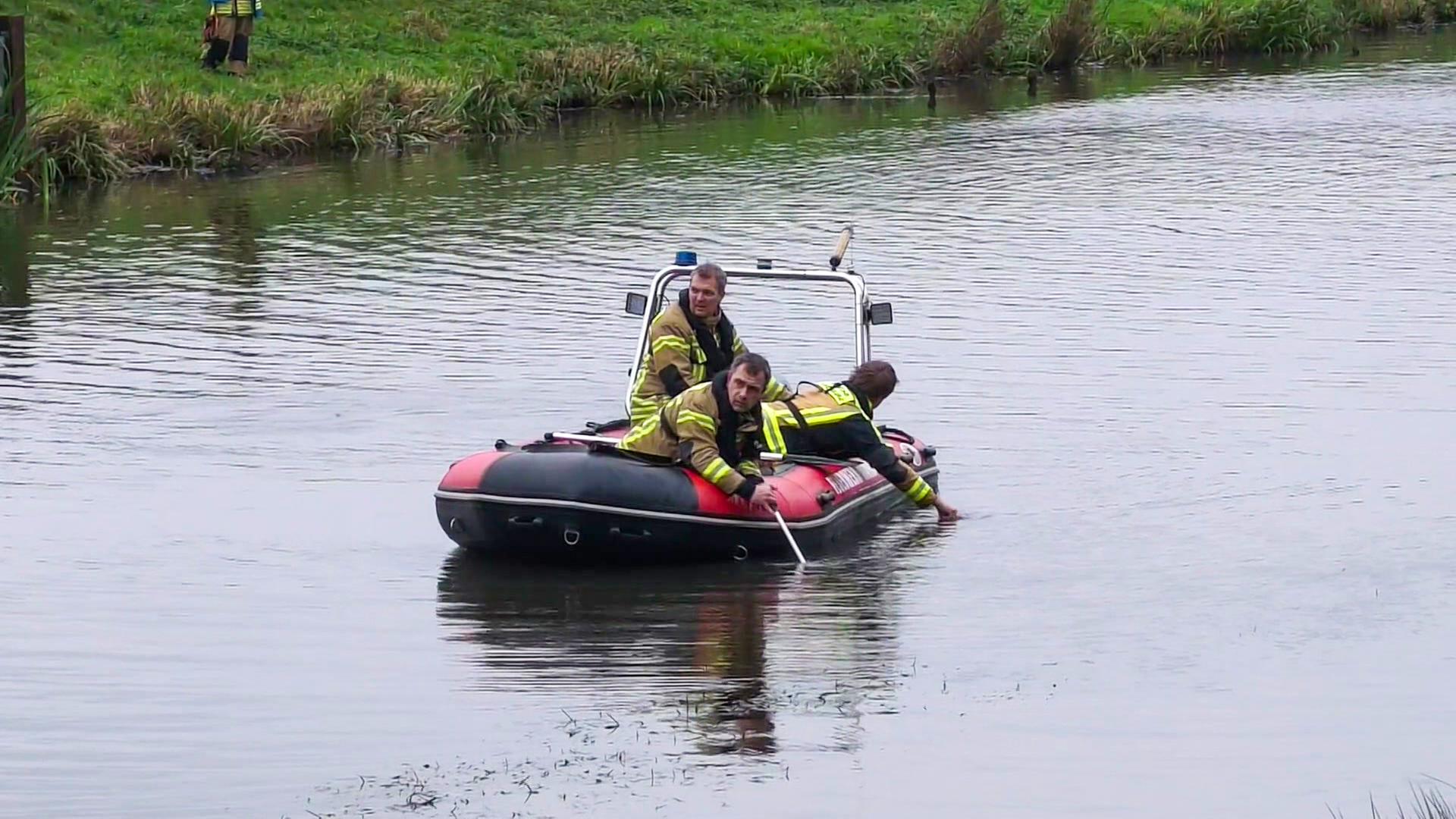 Rettungskräfte in einem Schlauchboot suchen nach einem Mann in der Hunte bei Tungeln | NonstopNews