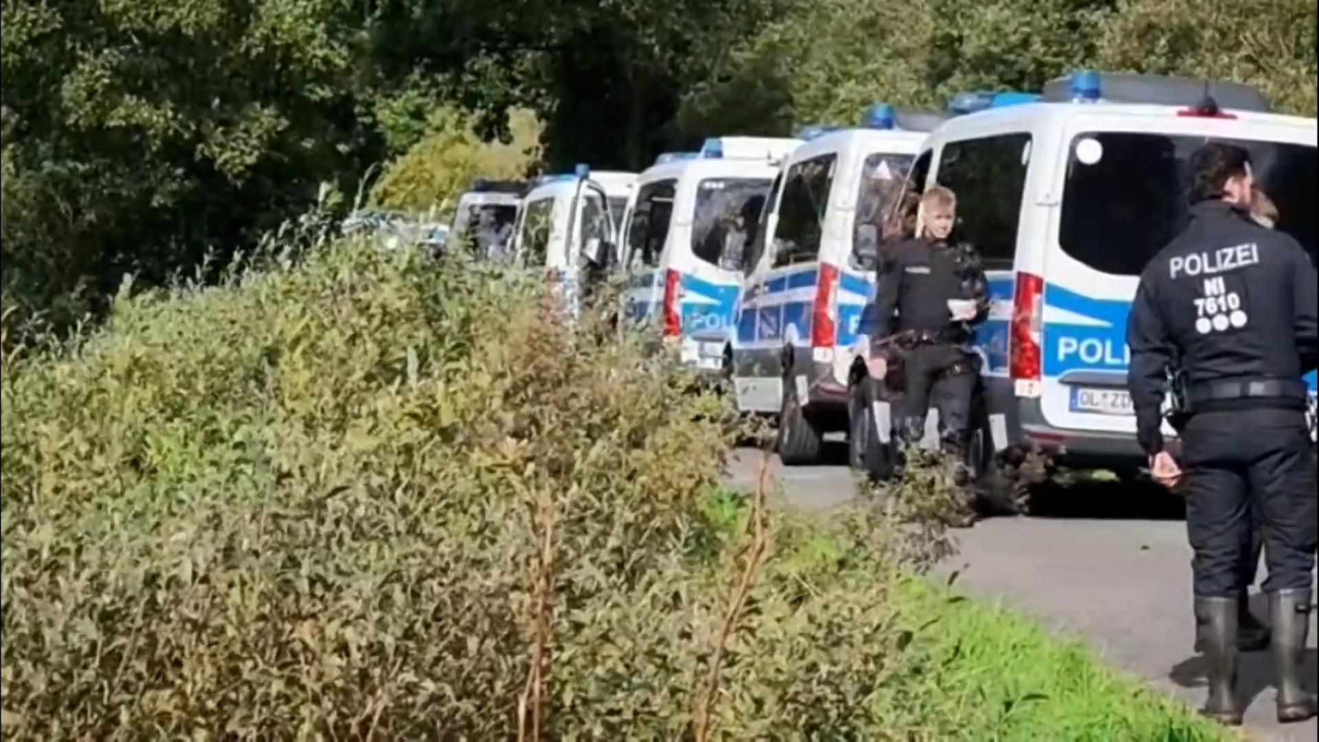 Polizei sucht am Steinhuder Meer nach Teilen einer Drohne. | NonstopNews