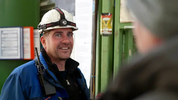 Holger Stomberg ist Dockmeister bei Emden Dockyards. | NDR/Zentralfilm Holger Stomberg ist Dockmeister bei Emden Dockyards.
