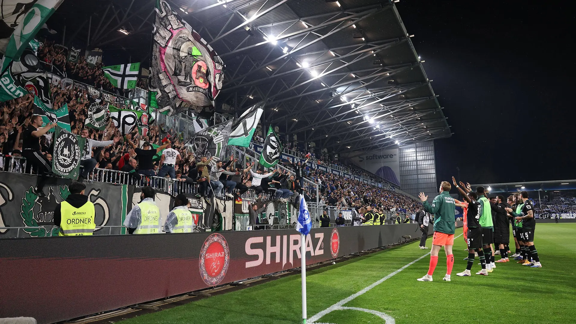 2. Liga: Hannover 96 obenauf - Fans als Pfund im Aufstiegskampf