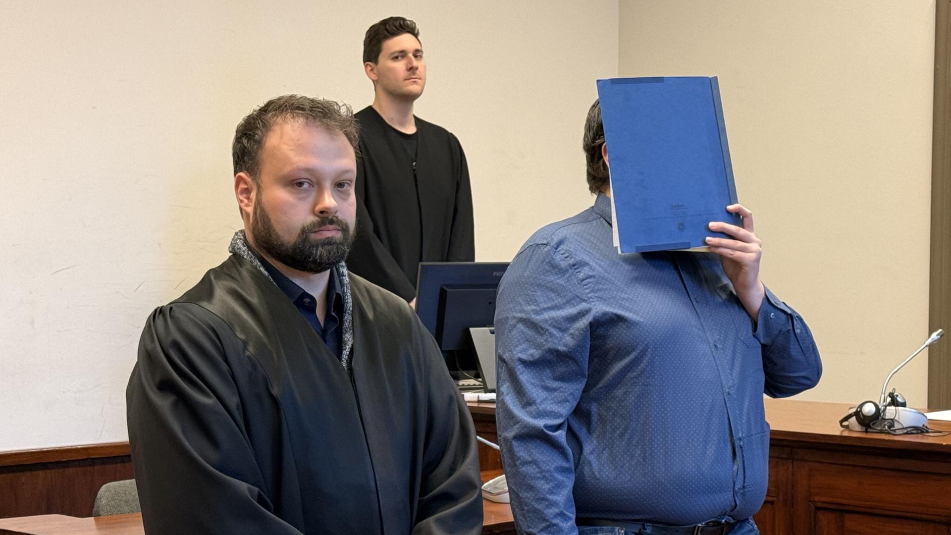 Azubi griff Kollegin mit Messer an: Sieben Jahre Gefängnis