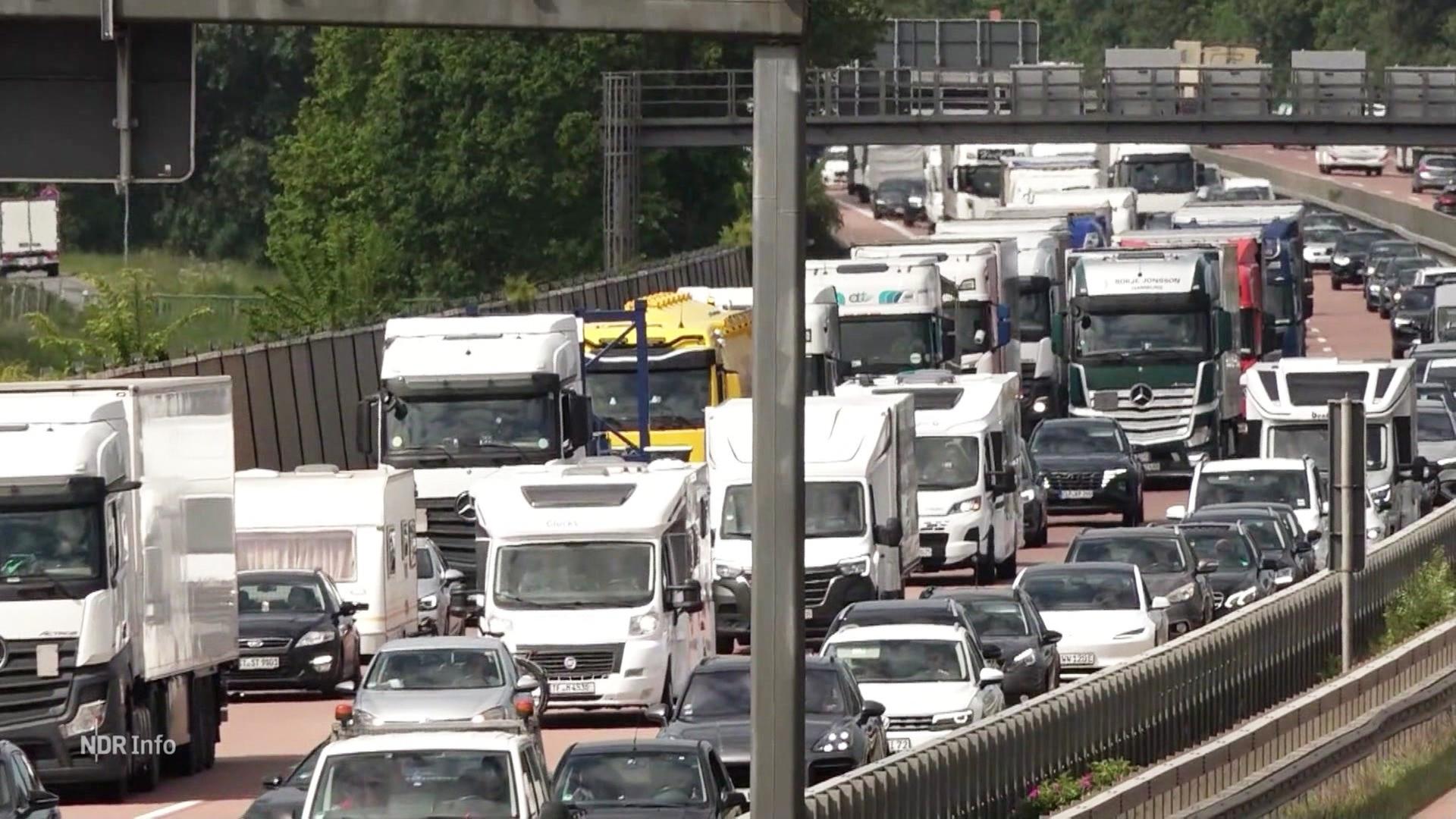 Pfingstreiseverkehr sorgt für volle Autobahnen