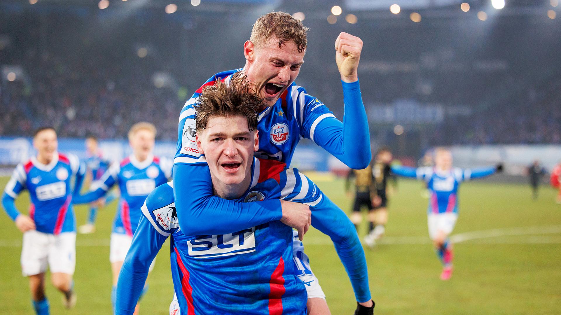 Hansa Rostock feiert Last-Minute-Sieg gegen Aue