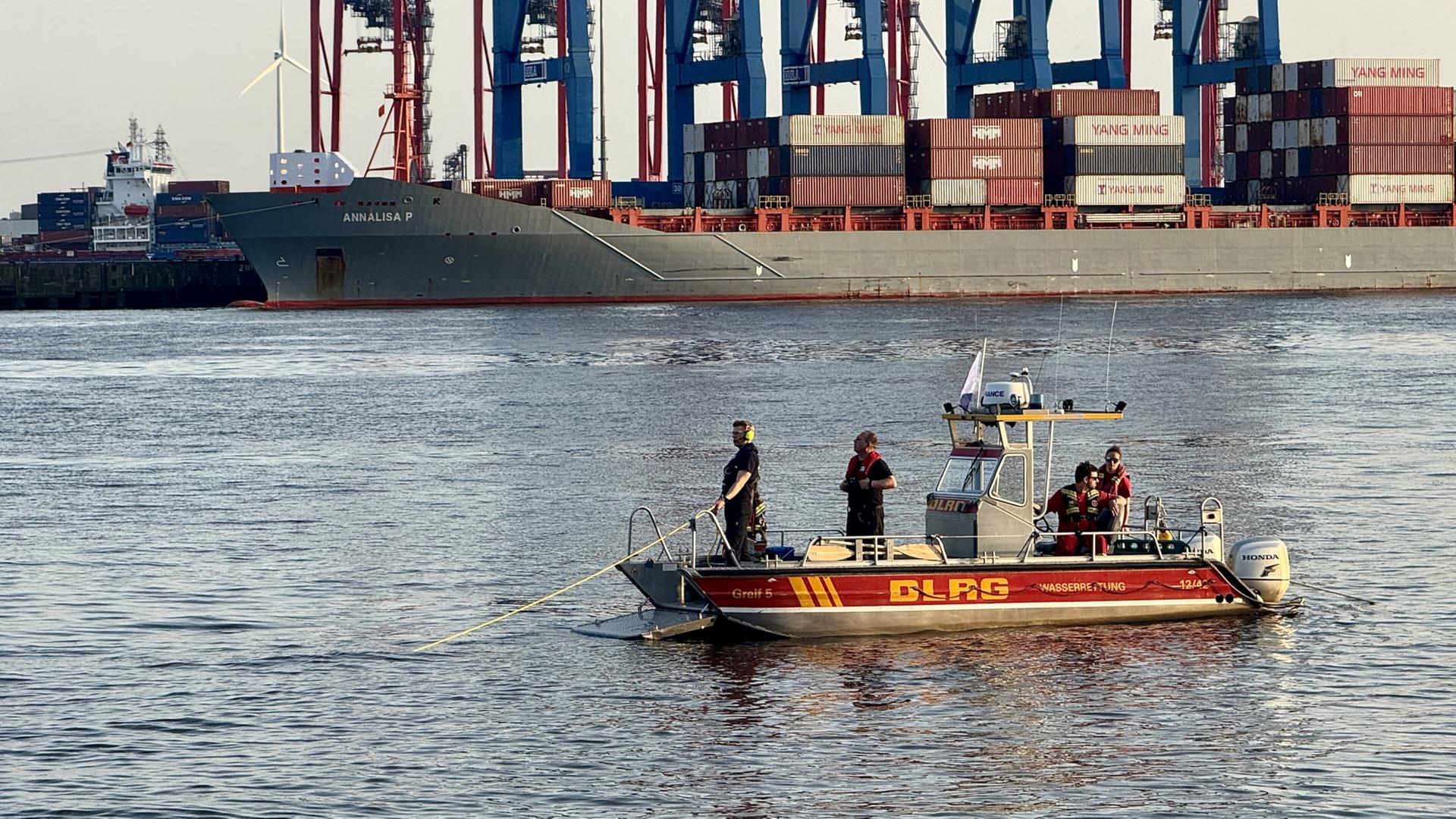 In der Elbe in Hamburg ertrunken: Einsatzkräfte finden toten Mann
