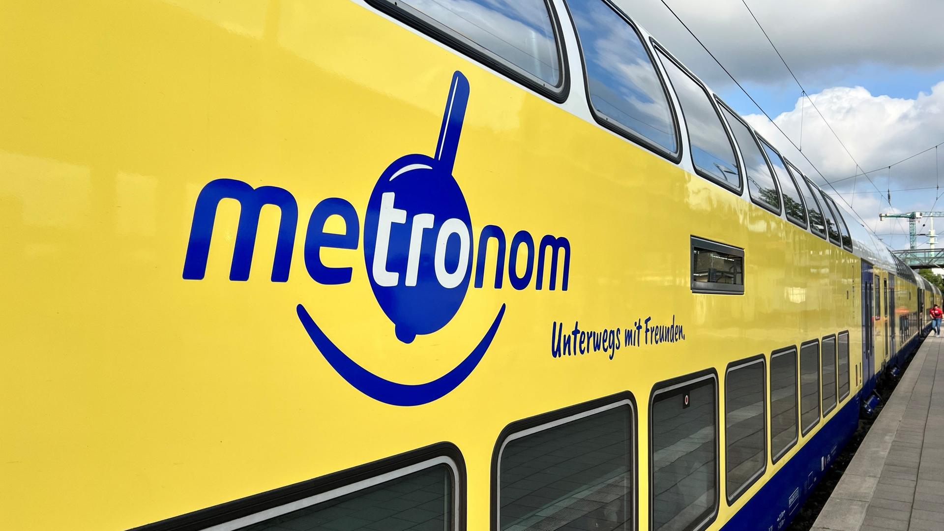 Ein Zug des Betreibers Metronom steht am Bahnhof in Buchholz in der Nordheide. | NDR/ Christian Läßig