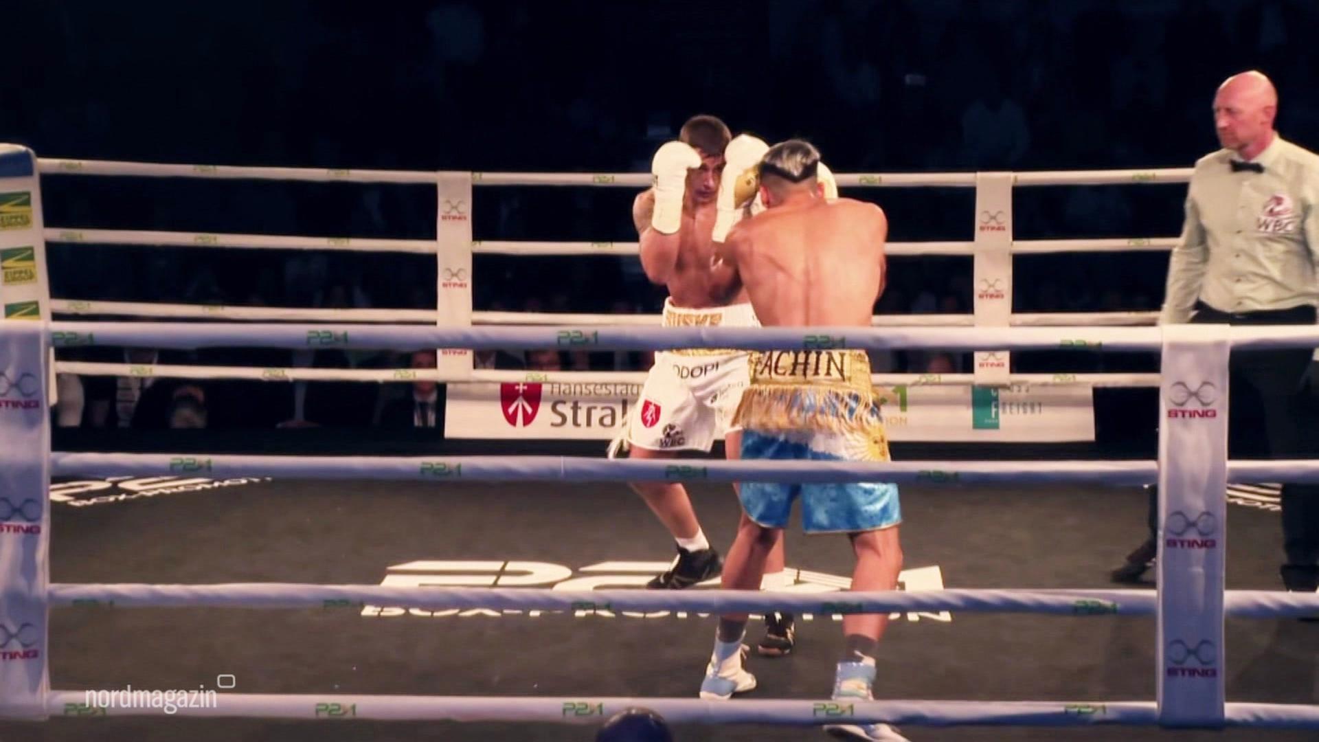 Stralsunder Boxer Max Suske bei Boxgala in Chemnitz