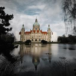 Das Rathaus am Maschsee.