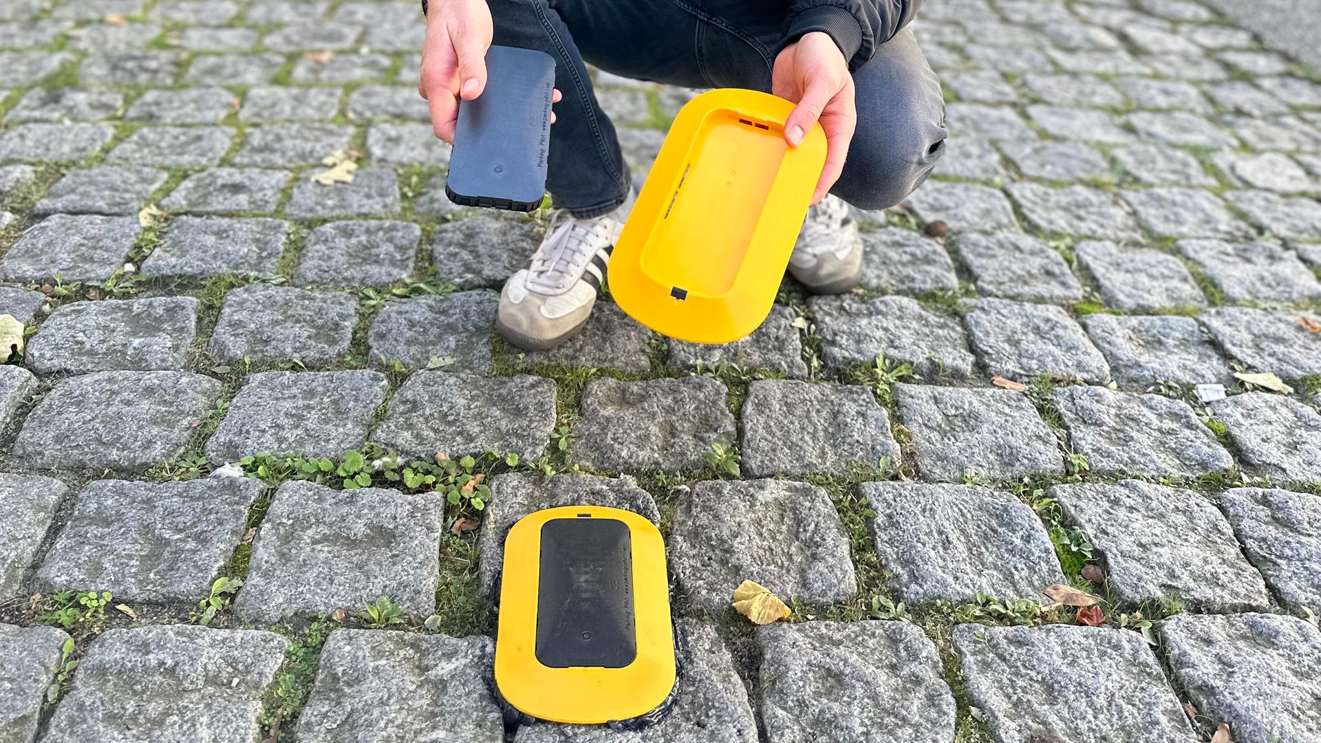Bodensensoren sollen in Rostock Falschparker in Echtzeit erkennen