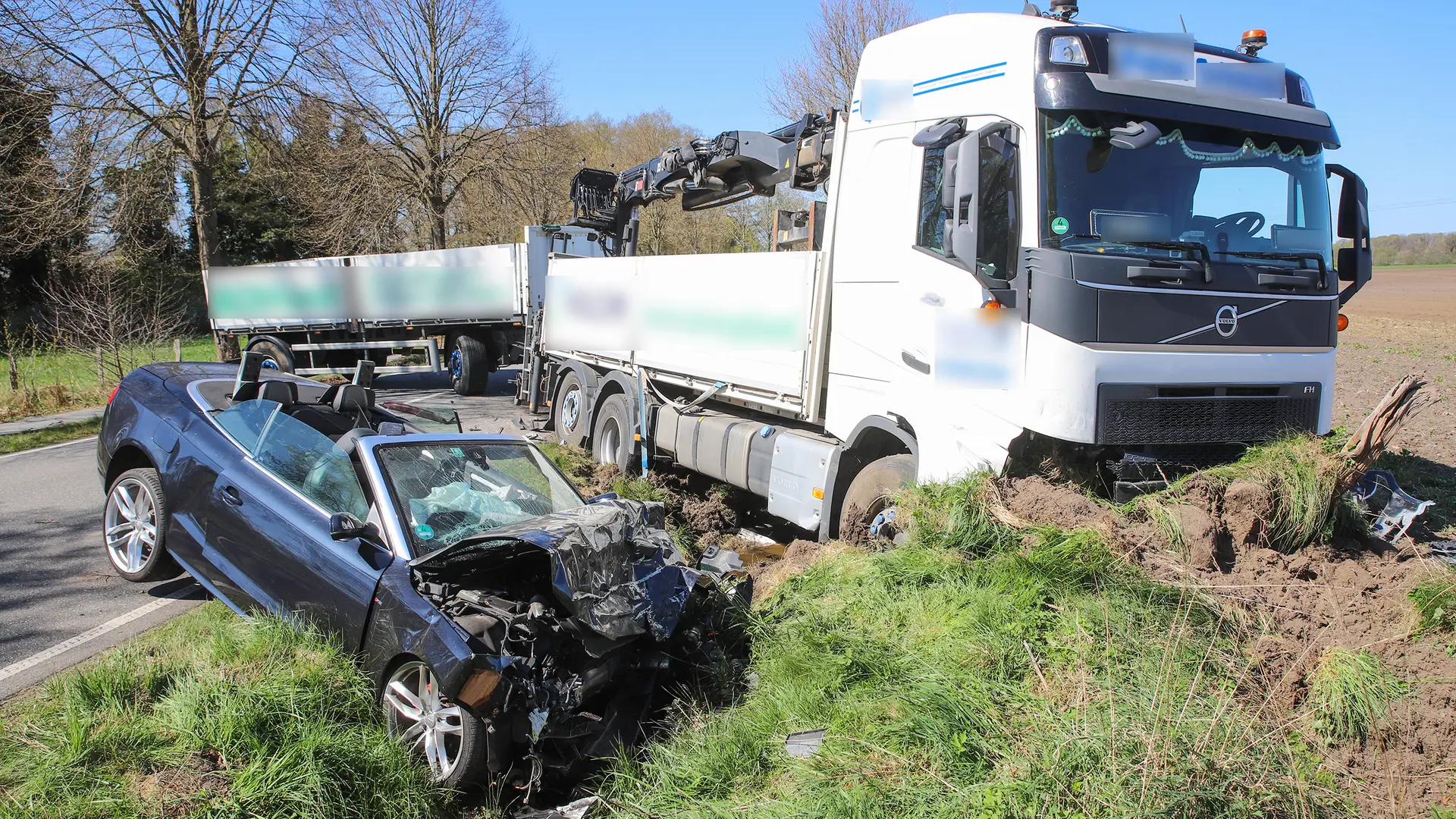 Schwerer Verkehrsunfall bei Ellerau: Frau lebensgefährlich verletzt