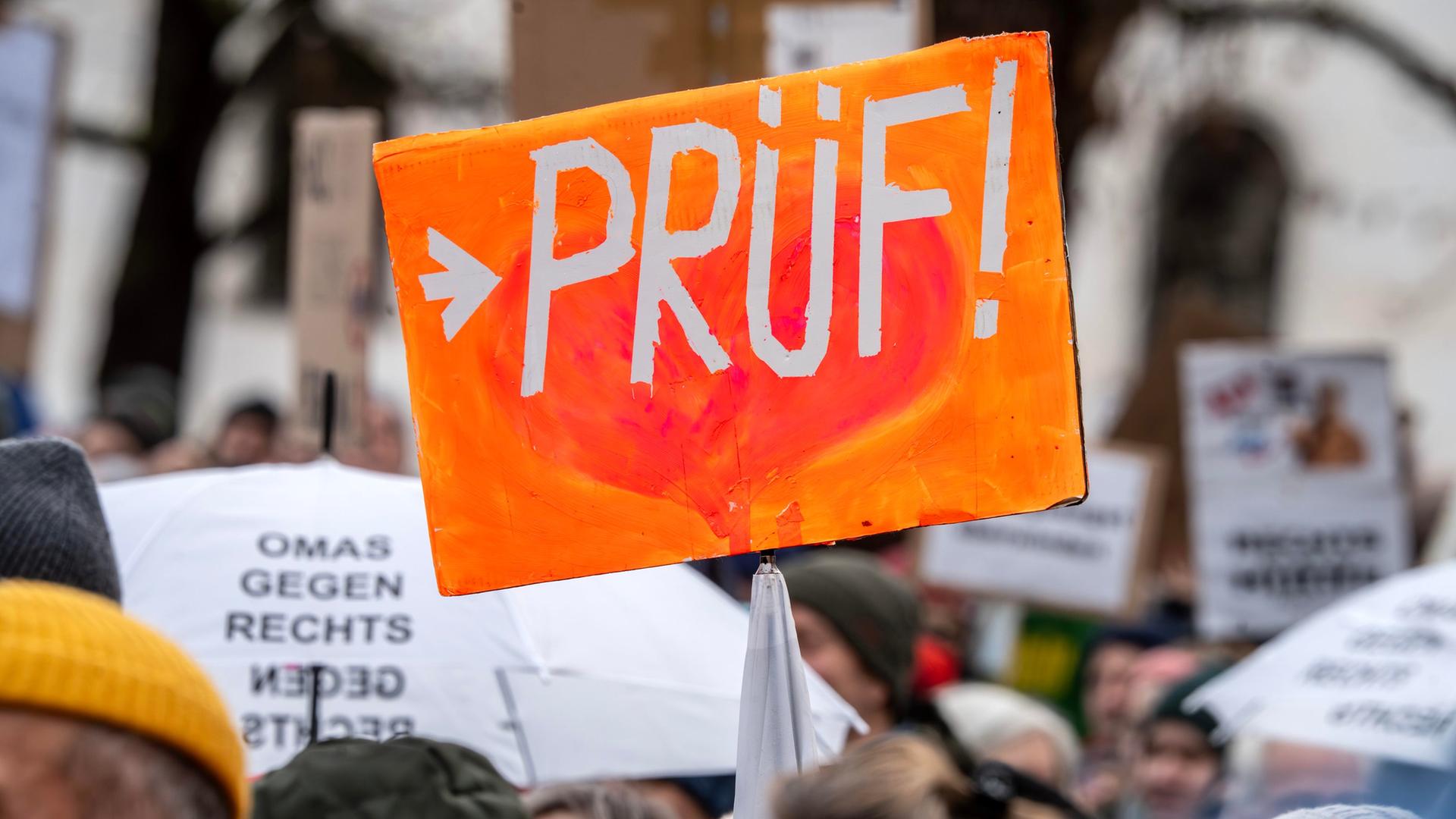 PRÜF-Demo in Hamburg mit 1.500 Teilnehmern