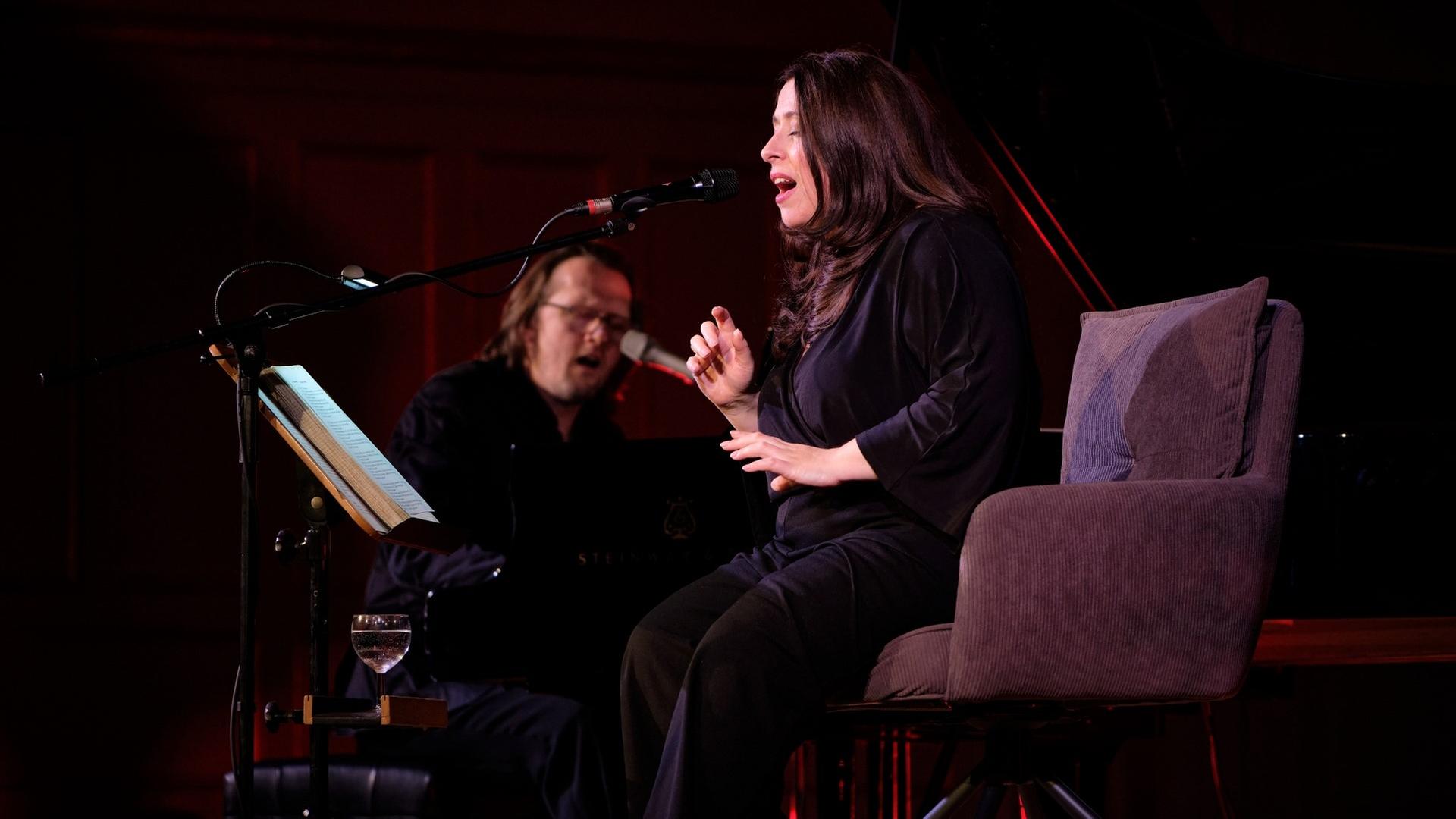 Pathos, Gosse, echtes Leben - Véronique Elling berührt mit Brel