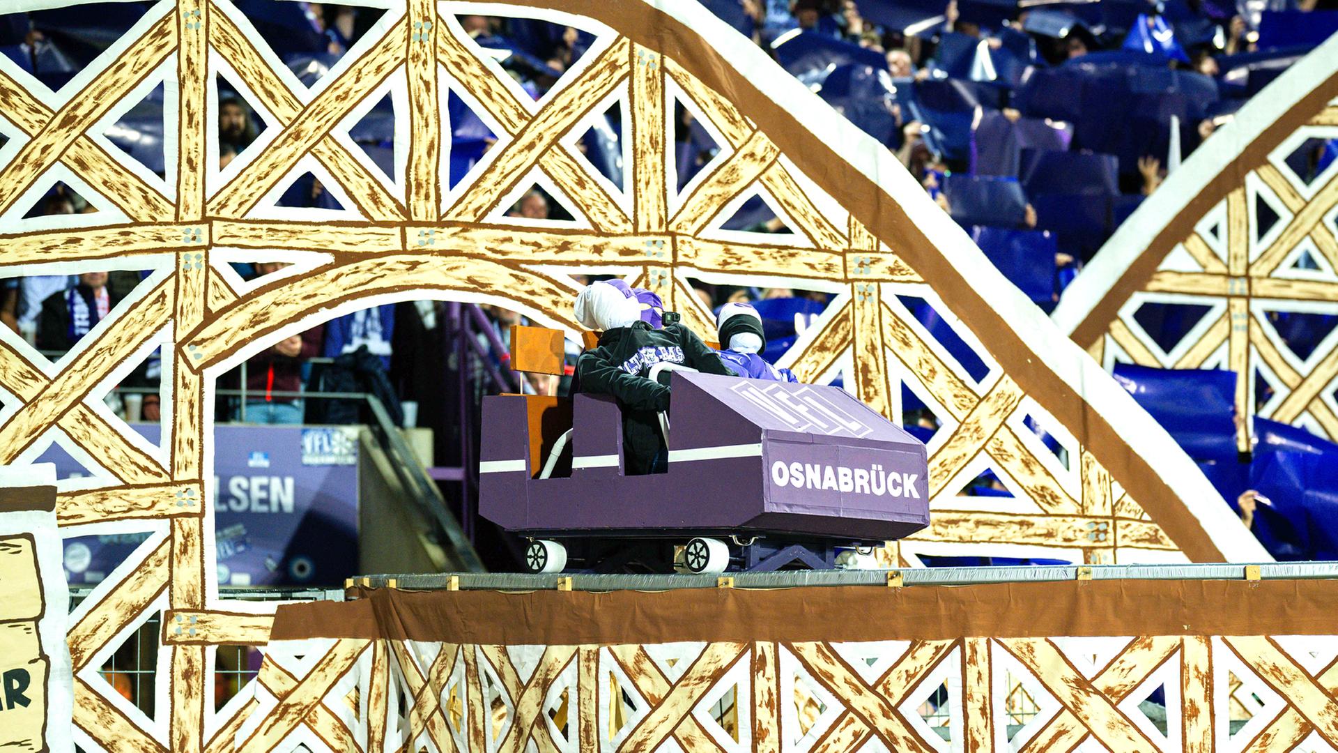 Achterbahn-Choreografie der Fans des VfL Osnabrück an der Bremer Brücke | picture alliance / Noah Wedel | Noah Wedel