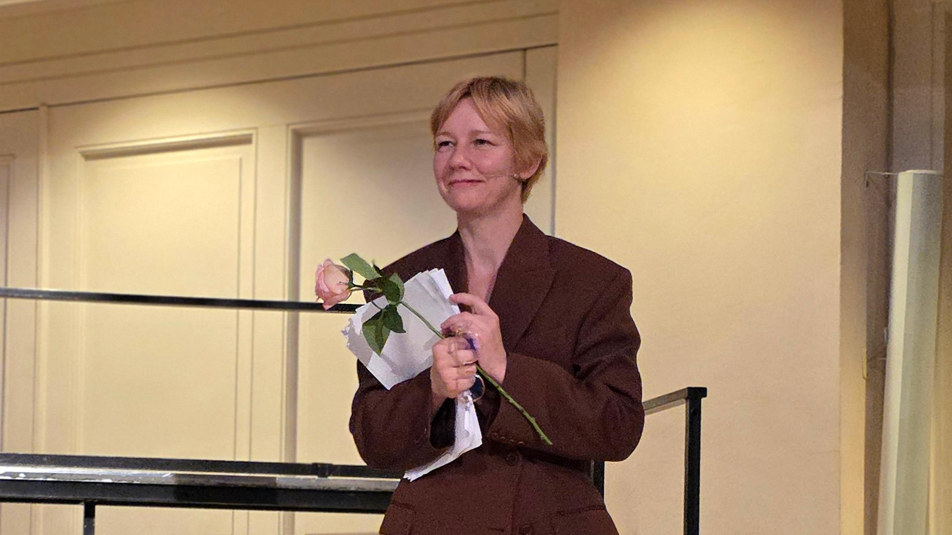 Oratorium über Dunkelheit: Sandra Hüller glänzt in Kanes "4.48 Psychose"