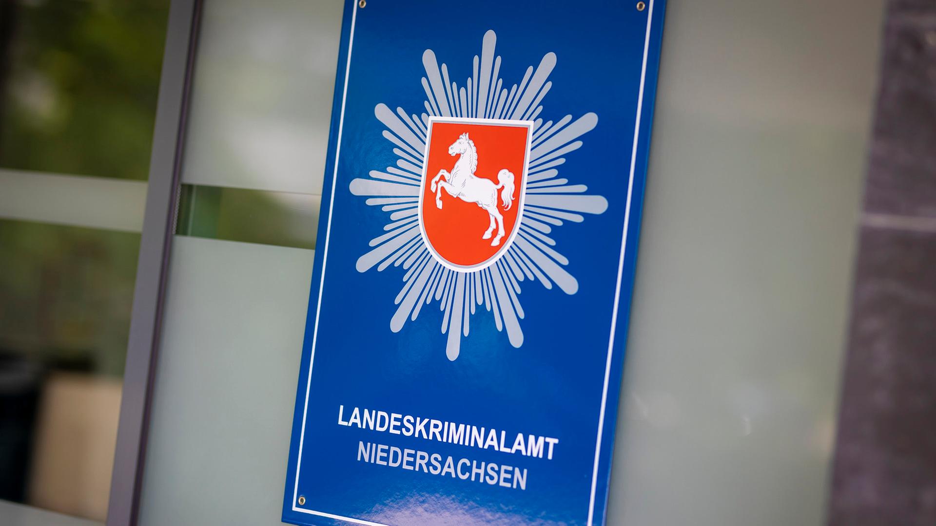 Ein Schild mit der Aufschrift 