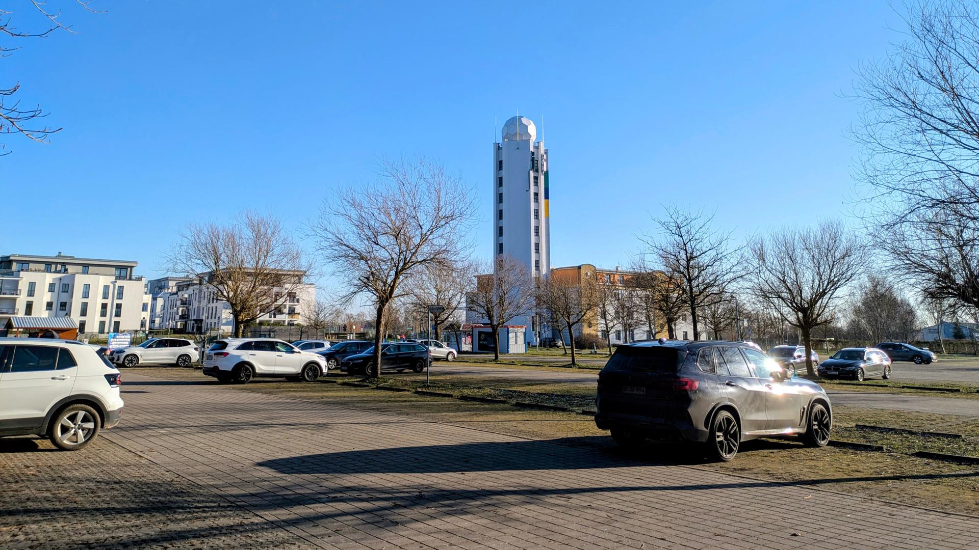Stadtverwaltung soll Parkhausneubau in Warnemünde prüfen