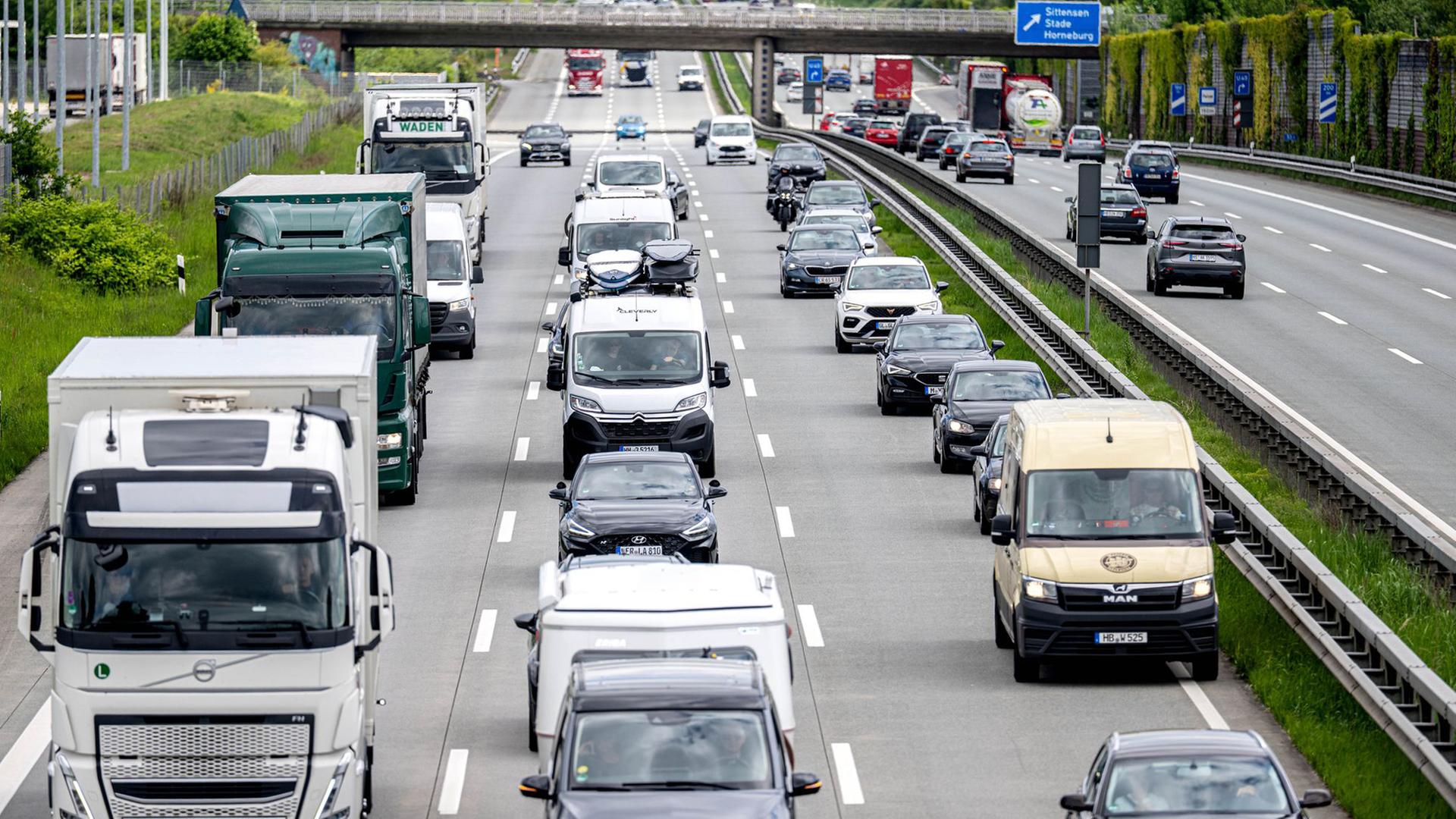 Staus zu Pfingsten: Schon erste Verkehrsprobleme im Norden