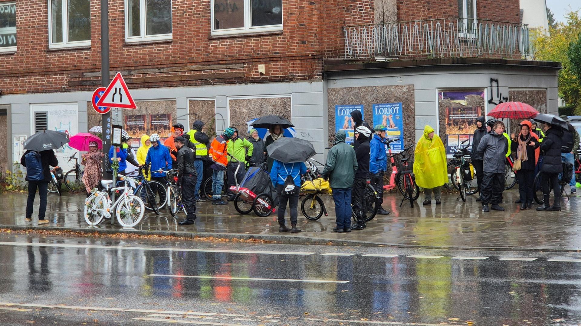 Bürger erinnern in Langenhorn an tödlich verunglückten Radfahrer
