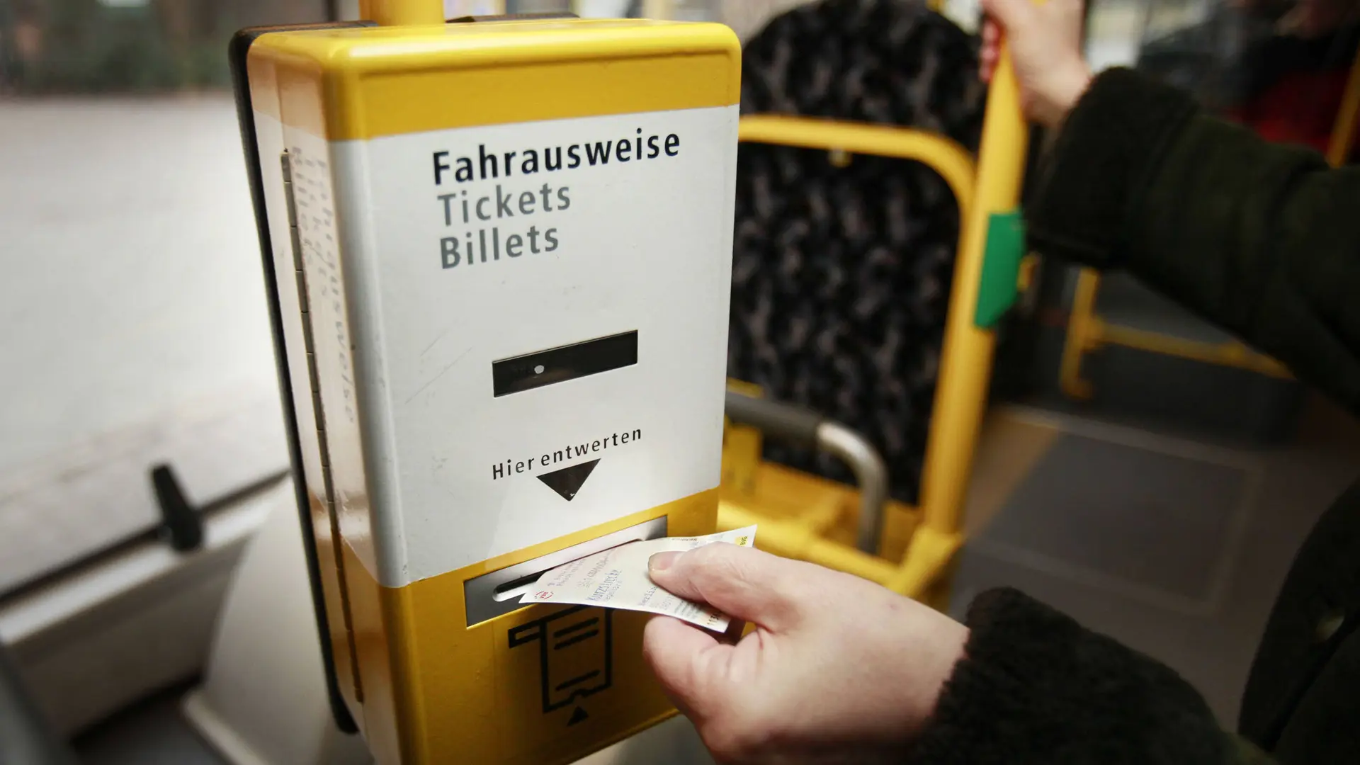 Schwarzfahren keine Straftat mehr? Ein Pro und Contra