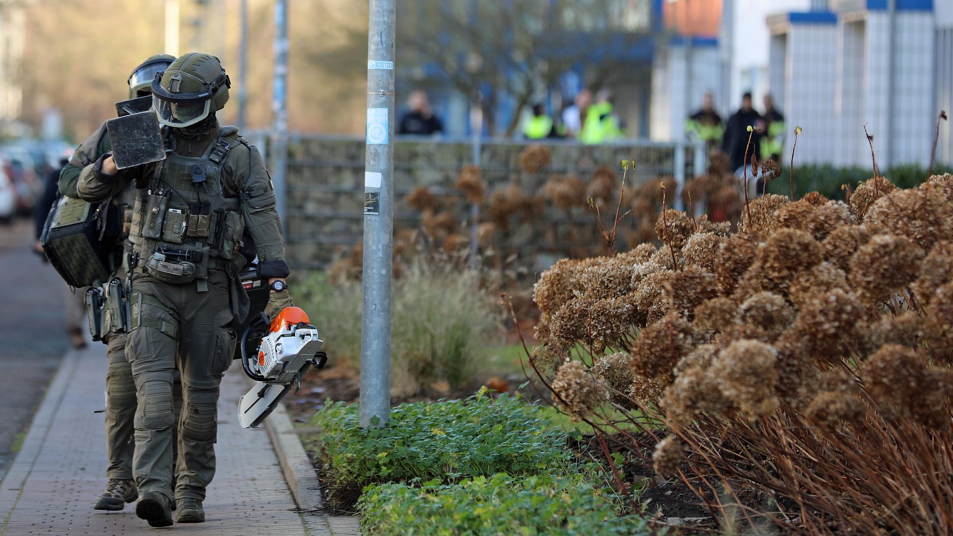 Rostock: Mann bedroht Rettungskräfte und löst SEK-Einsatz aus