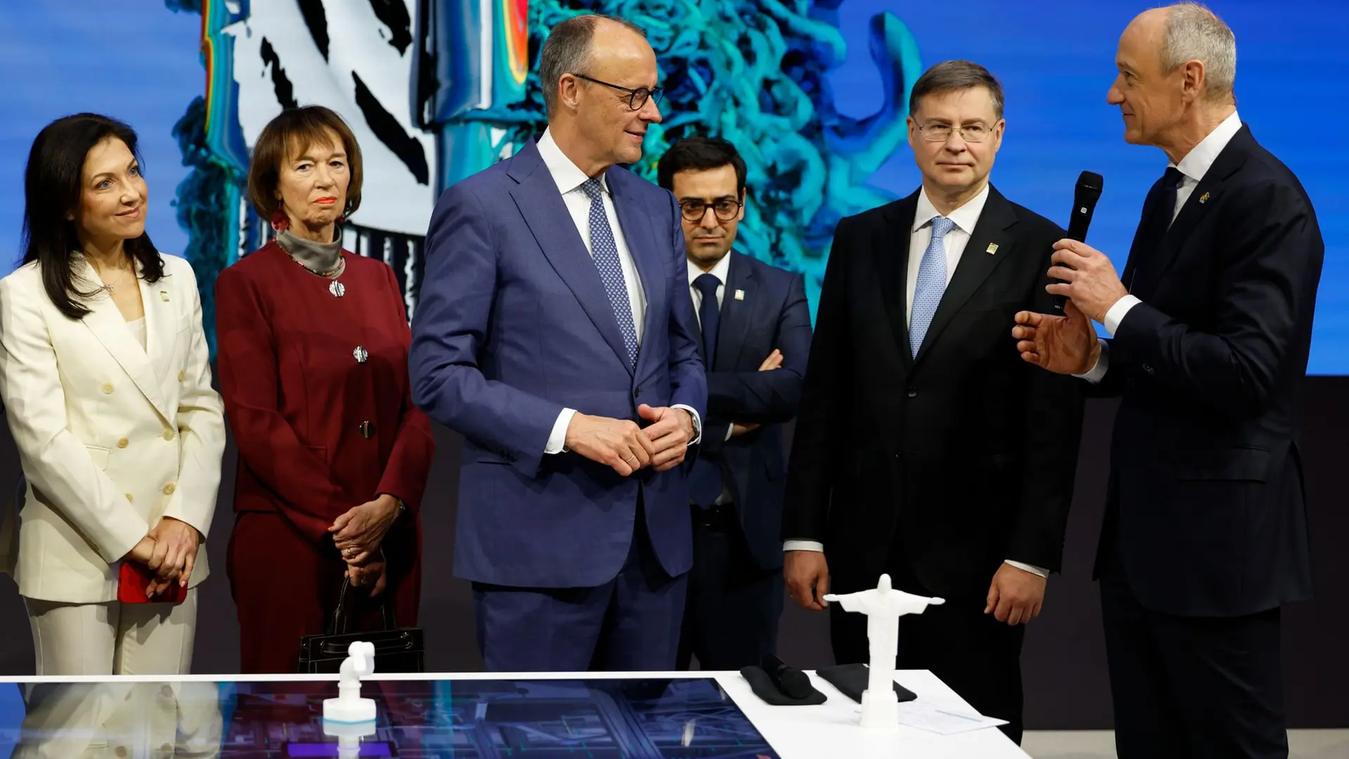 Merz und Lula gehen bei Messerundgang getrennte Wege