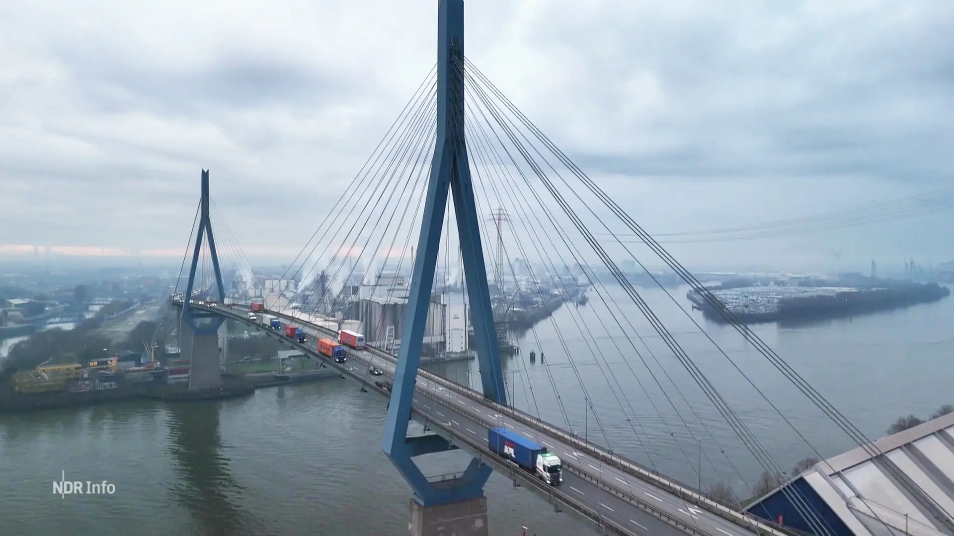 Köhlbrandbrücke wird ab Mai für schwere Lkw gesperrt