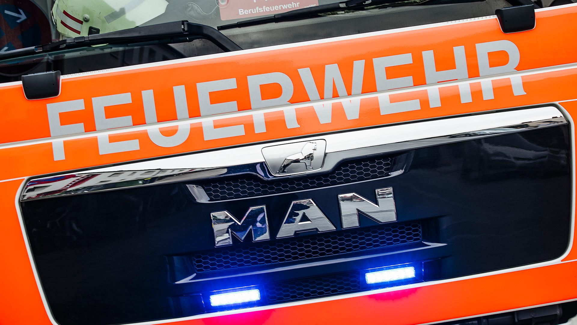 Bei Stavenhagen: Güllefahrzeug kippt um - 130.000 Euro Schaden