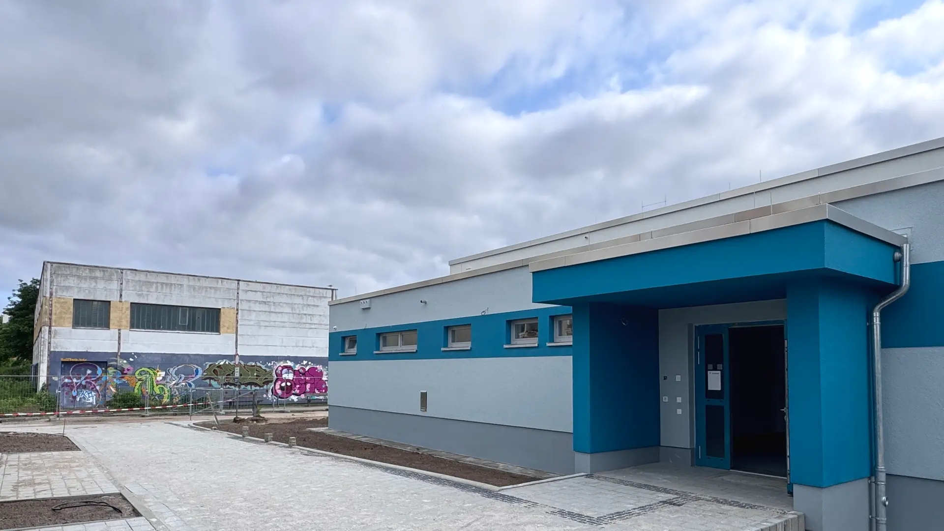 Rostock Toitenwinkel: Sports Hall Colonization
