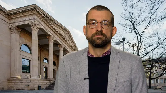 NDR-Reporter Helmut Eickhoff gibt einen Kommentar ab.