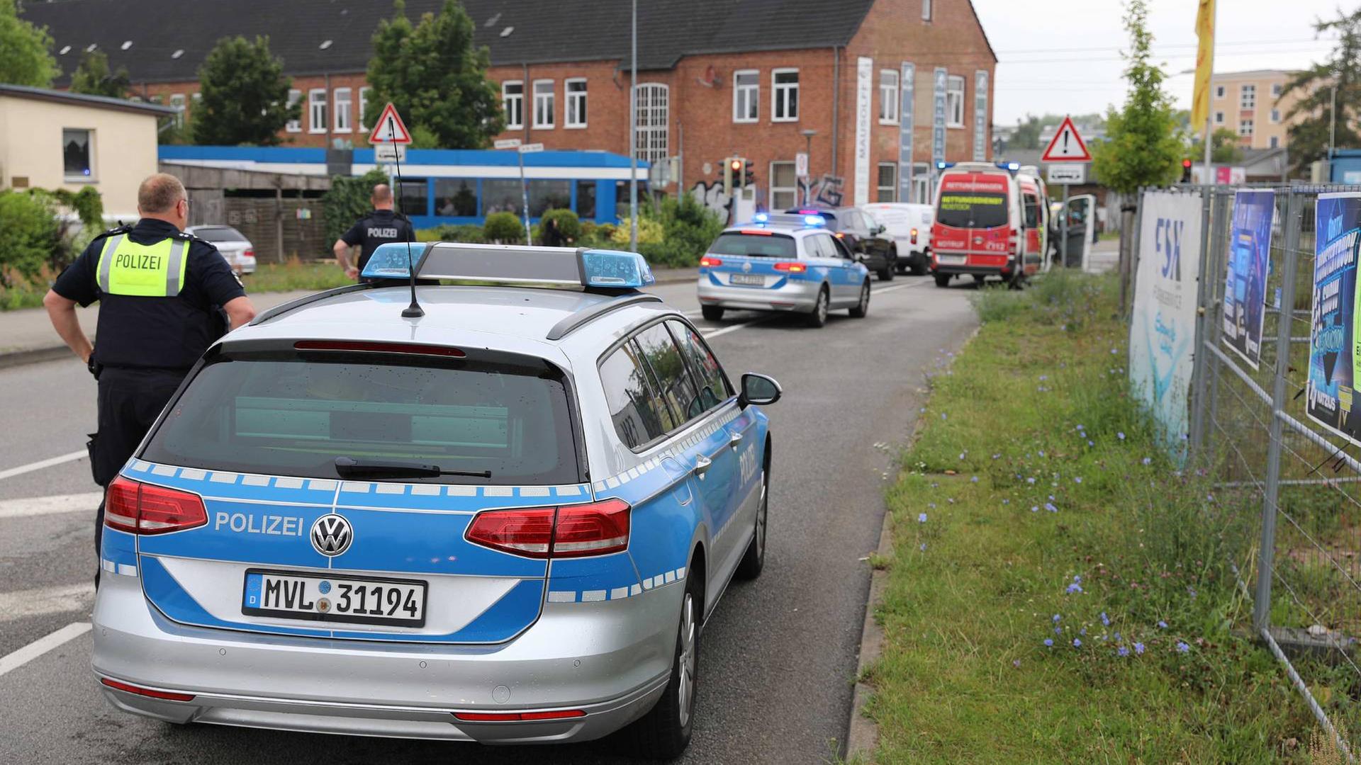 Messerangriff in Rostock: Mitarbeiter in Tischlerei schwer verletzt