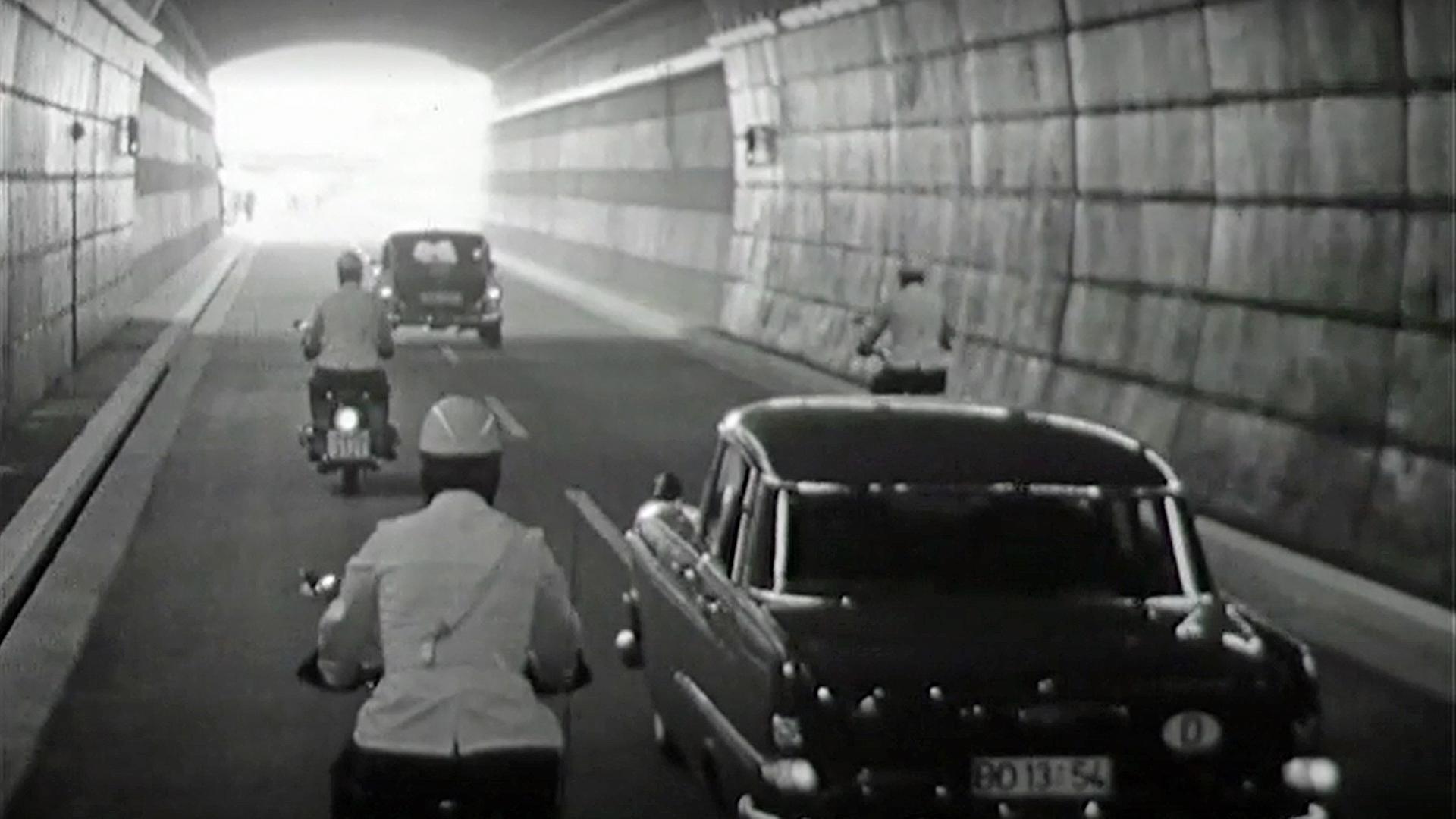 Kanaltunnel in Rendsburg bei seiner Eröffnung 1961 | NDR