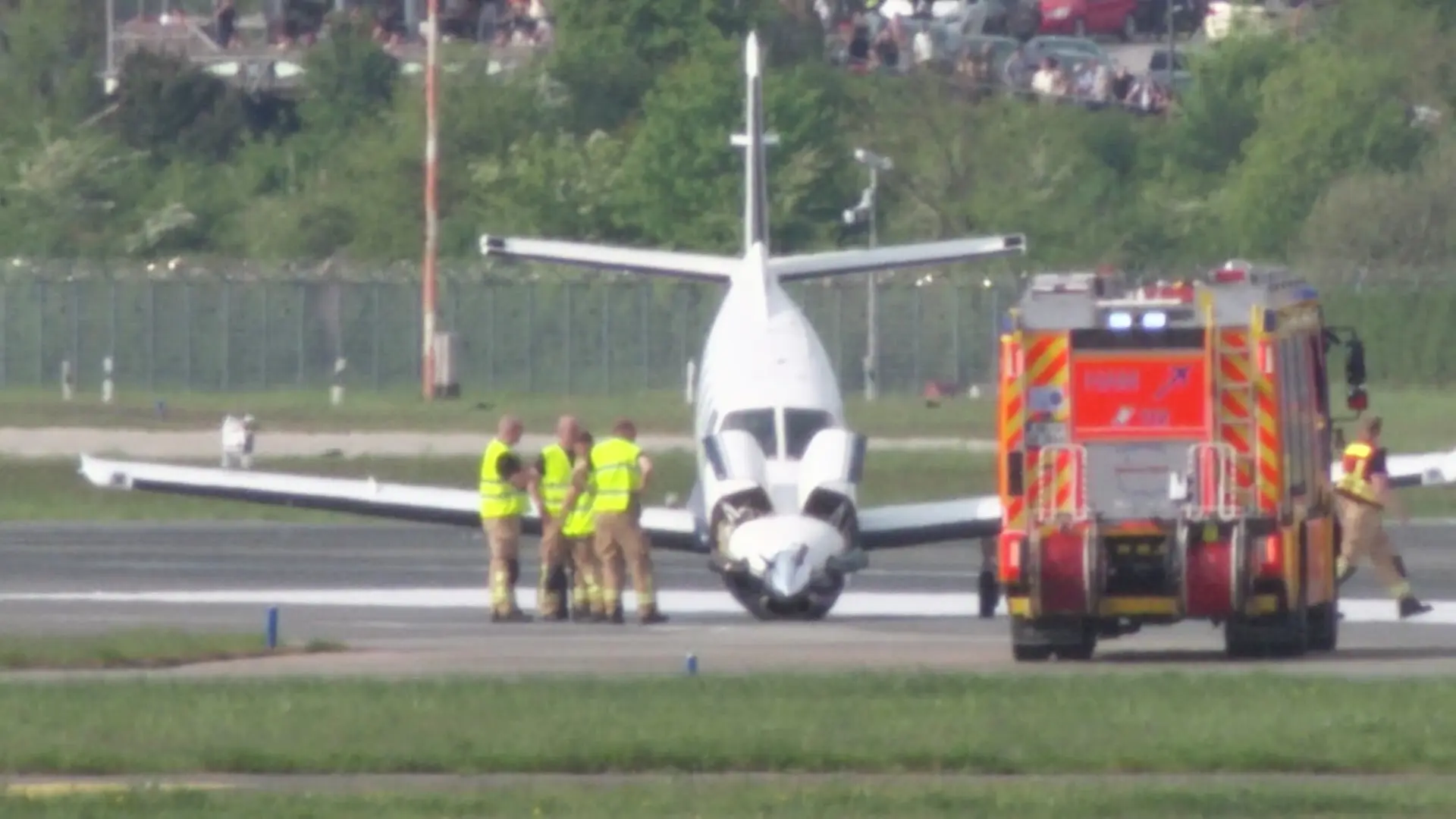 Nach Bruchlandung: Hamburger Flughafen zeitweise gesperrt