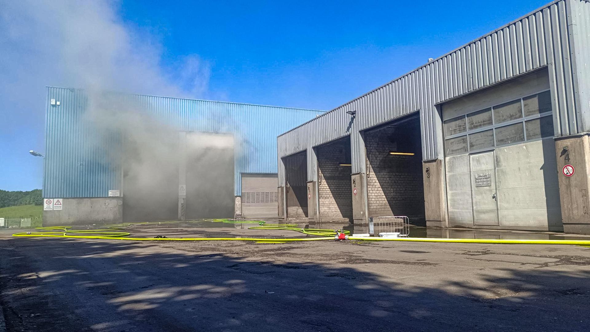 Flensburg: Großbrand auf Abfallwirtschaftshof